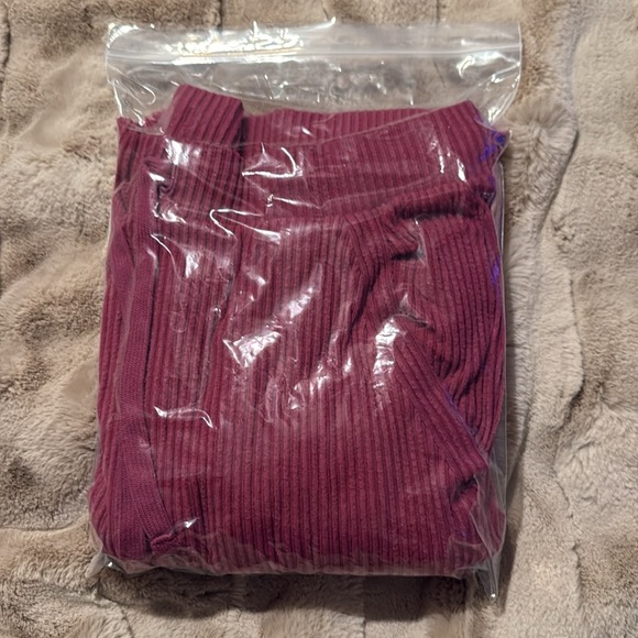 Alo Yoga Muse Limited Edition Burgundy Truffle Sweatpants Size Large - Picture 5 of 9